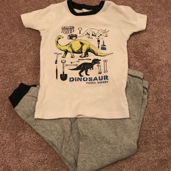 Carter's Other - Carter’s boys size 5 pajamas